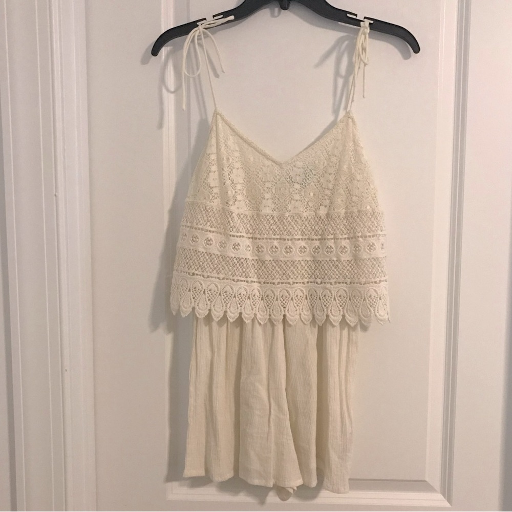 TOPSHOP Crochet Lace & Crinkled Gauze Romper - Picture 3 of 13